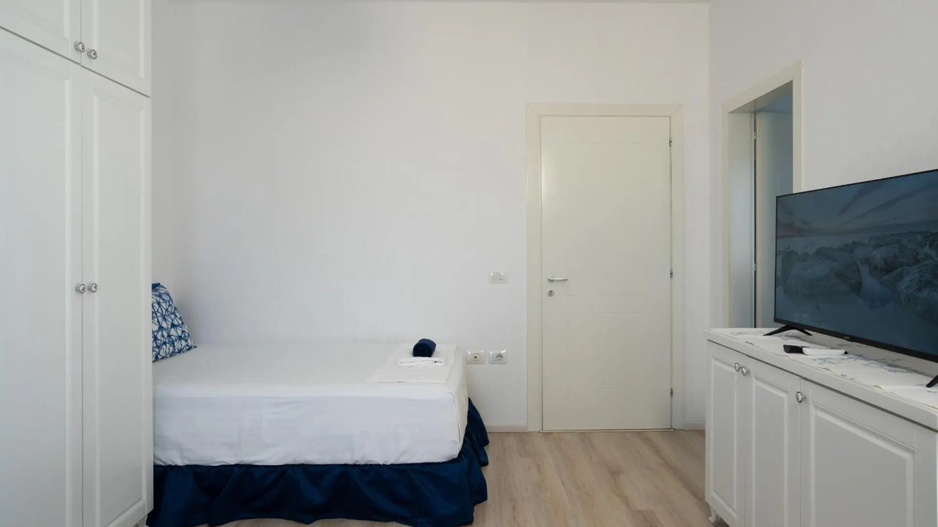 ***  Hotel Deti Durrës Albánie
